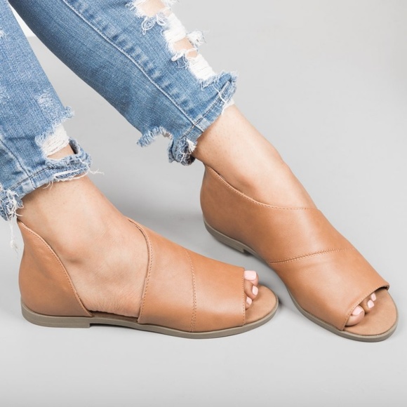 Shoeroom21 boutique Shoes - 🎉NEW SIZES 🎉LADIES OPEN SHANK PEEP TOE FLATS.TAN